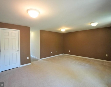 403 Susan Cir - Photo Thumbnail 6