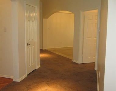 9307 Meadow Ford Court - Photo Thumbnail 6