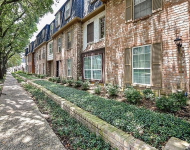 359 N Post Oak Lane - Photo Thumbnail 2