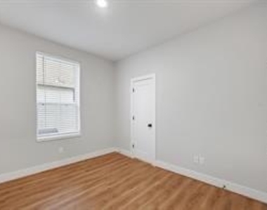 2189 Mansfield Street - Photo Thumbnail 18