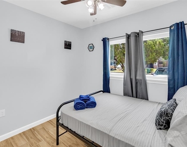5815 Schevers Street - Photo Thumbnail 12