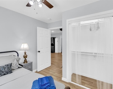 5815 Schevers Street - Photo Thumbnail 15