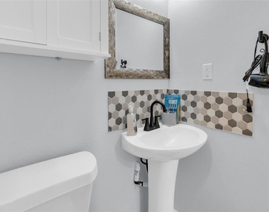 5815 Schevers Street - Photo Thumbnail 4
