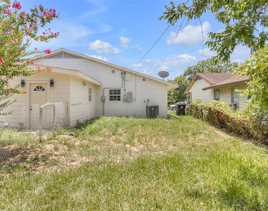 5815 Schevers Street - Photo Thumbnail 8