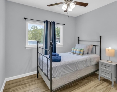 5815 Schevers Street - Photo Thumbnail 14