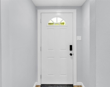 5815 Schevers Street - Photo Thumbnail 20