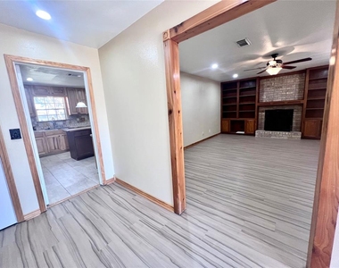 9215 Puritan Way - Photo Thumbnail 15