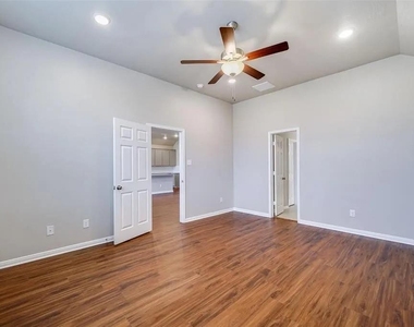 1027 Tomball Downs Drive - Photo Thumbnail 17