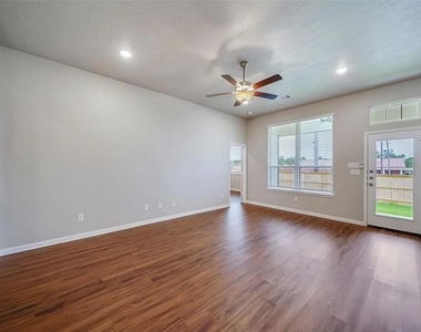 1027 Tomball Downs Drive - Photo Thumbnail 13