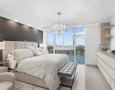 4775 Collins Ave - Photo Thumbnail 1