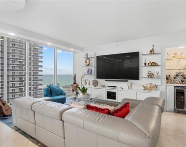 4775 Collins Ave - Photo Thumbnail 8