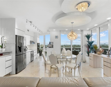 4775 Collins Ave - Photo Thumbnail 10