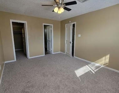 7114 Deer Creek Court - Photo Thumbnail 11