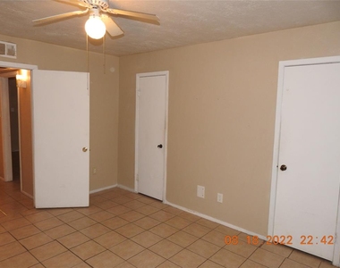 6305 Westward Street - Photo Thumbnail 7