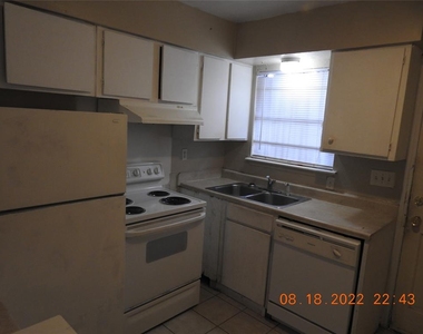 6305 Westward Street - Photo Thumbnail 11