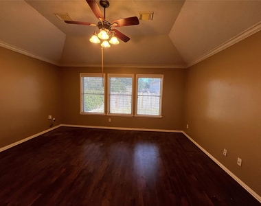 2611 Parkbriar Lane - Photo Thumbnail 6