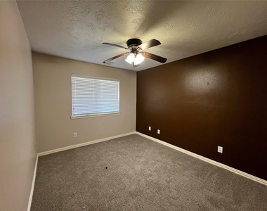 2611 Parkbriar Lane - Photo Thumbnail 11