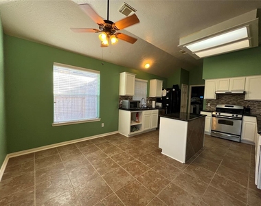 2611 Parkbriar Lane - Photo Thumbnail 3