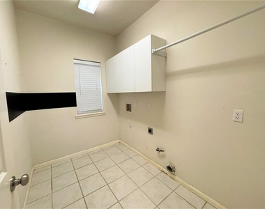 16907 Laguna Springs Drive - Photo Thumbnail 28