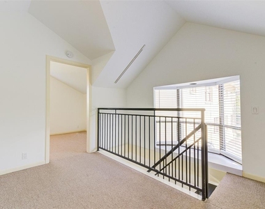 1516 Bonnie Brae Street - Photo Thumbnail 2