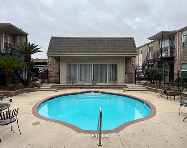 5550 N Braeswood Boulevard - Photo Thumbnail 11