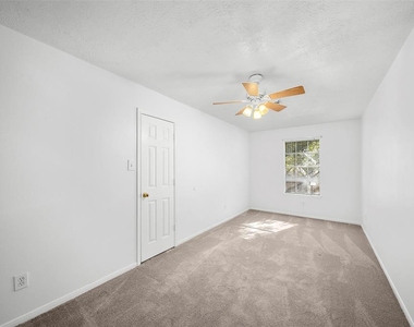 3123 Waters Way - Photo Thumbnail 6