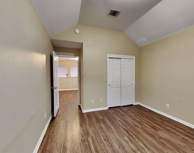 3906 E Lindbergh Court - Photo Thumbnail 13