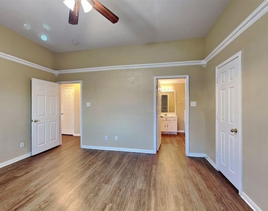 3906 E Lindbergh Court - Photo Thumbnail 10