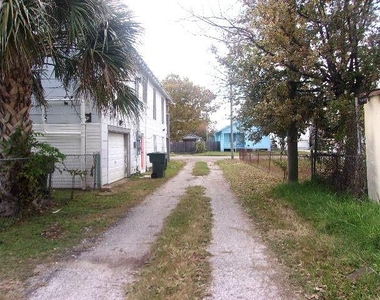 3922 Avenue S - Photo Thumbnail 15