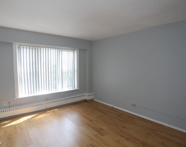 7333 N. Ridge, Unit A205 - Photo Thumbnail 5