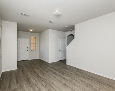 8216 Runner Oak Lane - Photo Thumbnail 2