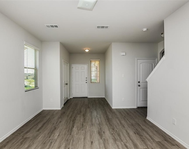 8216 Runner Oak Lane - Photo Thumbnail 3