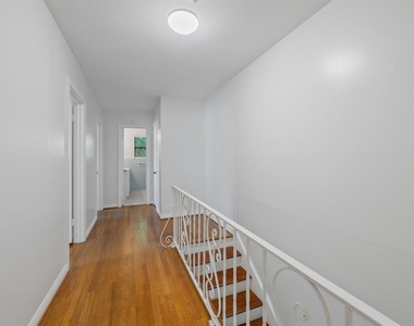 2109 Sheridan Street - Photo Thumbnail 8