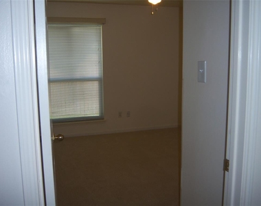 1526 Bradney Drive - Photo Thumbnail 12