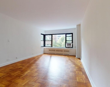 412 East 55th Street - Photo Thumbnail 0