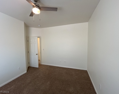 4915 E Russell Road - Photo Thumbnail 33