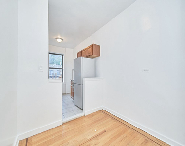 121 Seaman Avenue - Photo Thumbnail 2