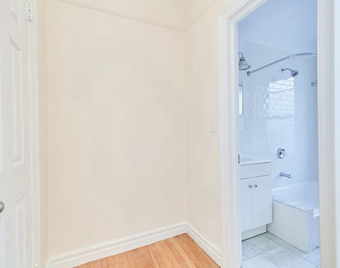 121 Seaman Avenue - Photo Thumbnail 7