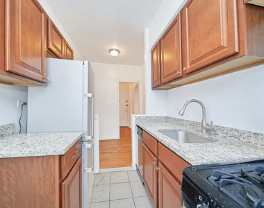 121 Seaman Avenue - Photo Thumbnail 1