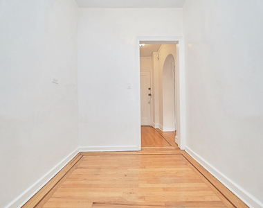121 Seaman Avenue - Photo Thumbnail 3