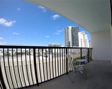 1800 Collins Ave - Photo Thumbnail 22