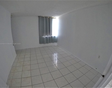 1800 Collins Ave - Photo Thumbnail 17