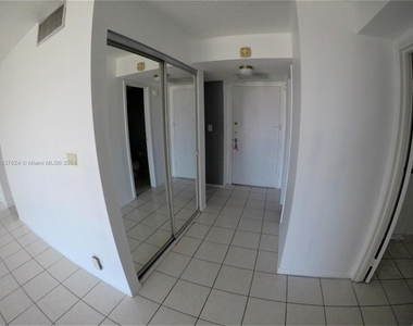 1800 Collins Ave - Photo Thumbnail 7