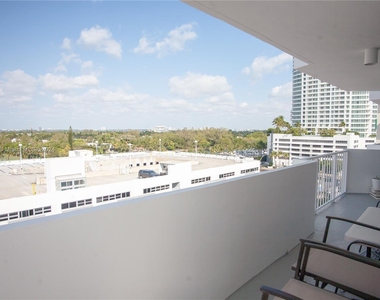 4301 Collins Ave - Photo Thumbnail 5