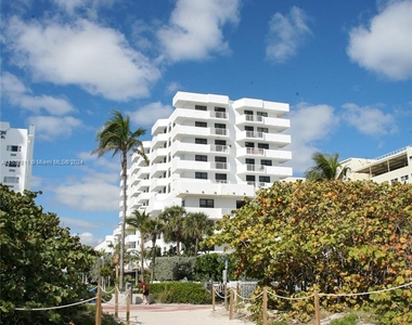 4301 Collins Ave - Photo Thumbnail 16