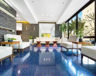 4301 Collins Ave - Photo Thumbnail 21