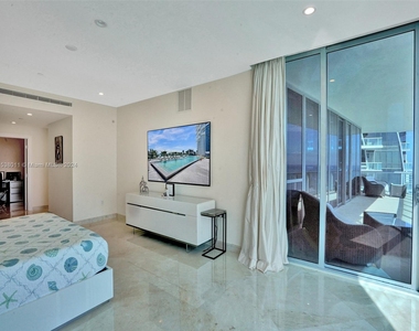 17001 Collins Ave - Photo Thumbnail 13