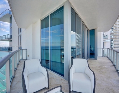 17001 Collins Ave - Photo Thumbnail 18