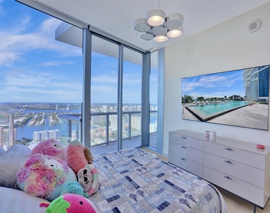 17001 Collins Ave - Photo Thumbnail 21