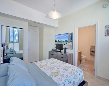 17001 Collins Ave - Photo Thumbnail 23